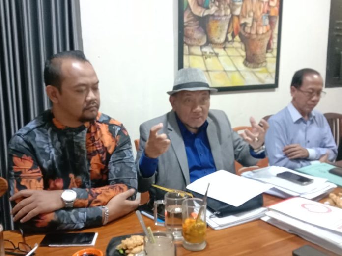 Aprillia Supaliyanto MS, SH (tengah) Kuasa Hukum Bibit Rustamta (FOTO: JogjaEkspres.com)